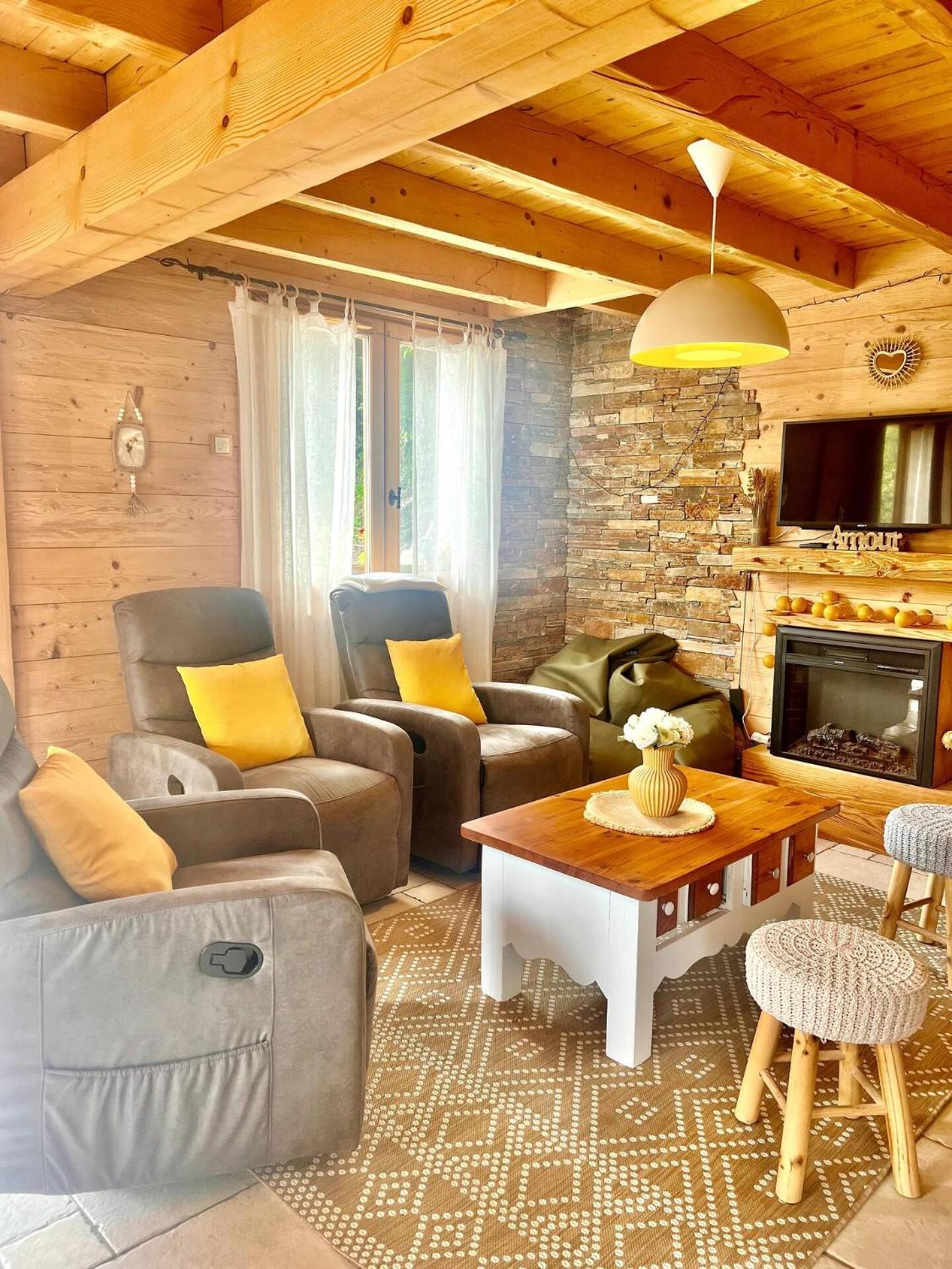 Charming Family Chalet For 8 People, With Private Hot Tub Les Clefs 외부 사진